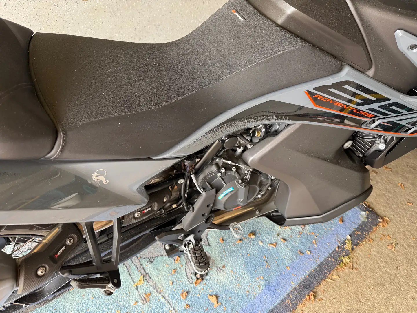 KTM 890 Adventure Šedá - 1