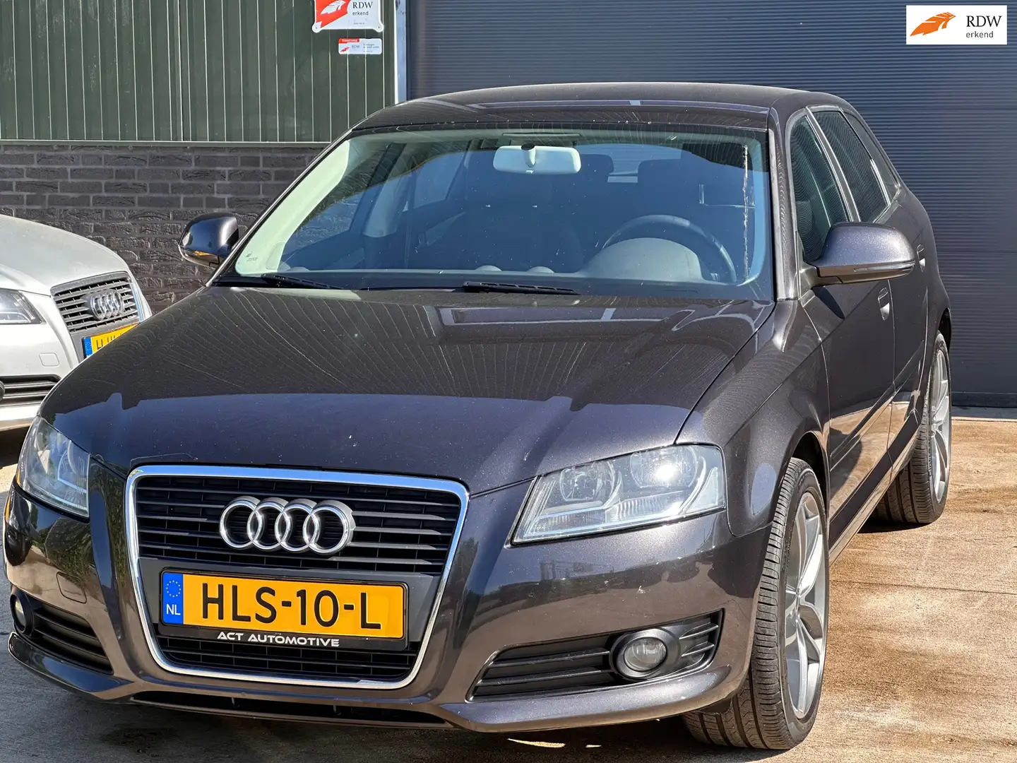 Audi A3 Sportback 1.4 TFSI Attraction , CarPlay! Grijs - 1