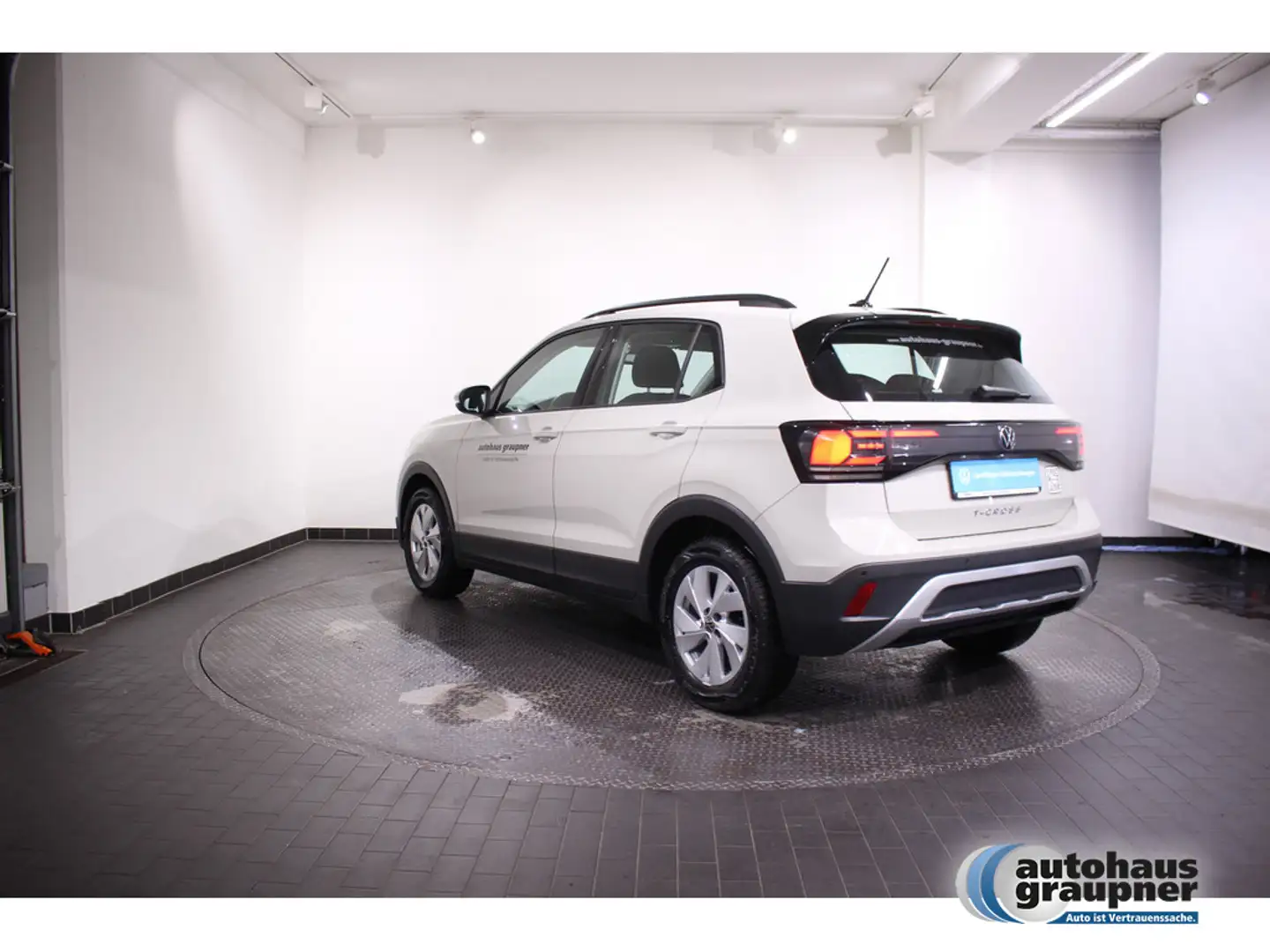Volkswagen T-Cross 1.0 TSI Life KLIMA PDC SHZ LED Grau - 2