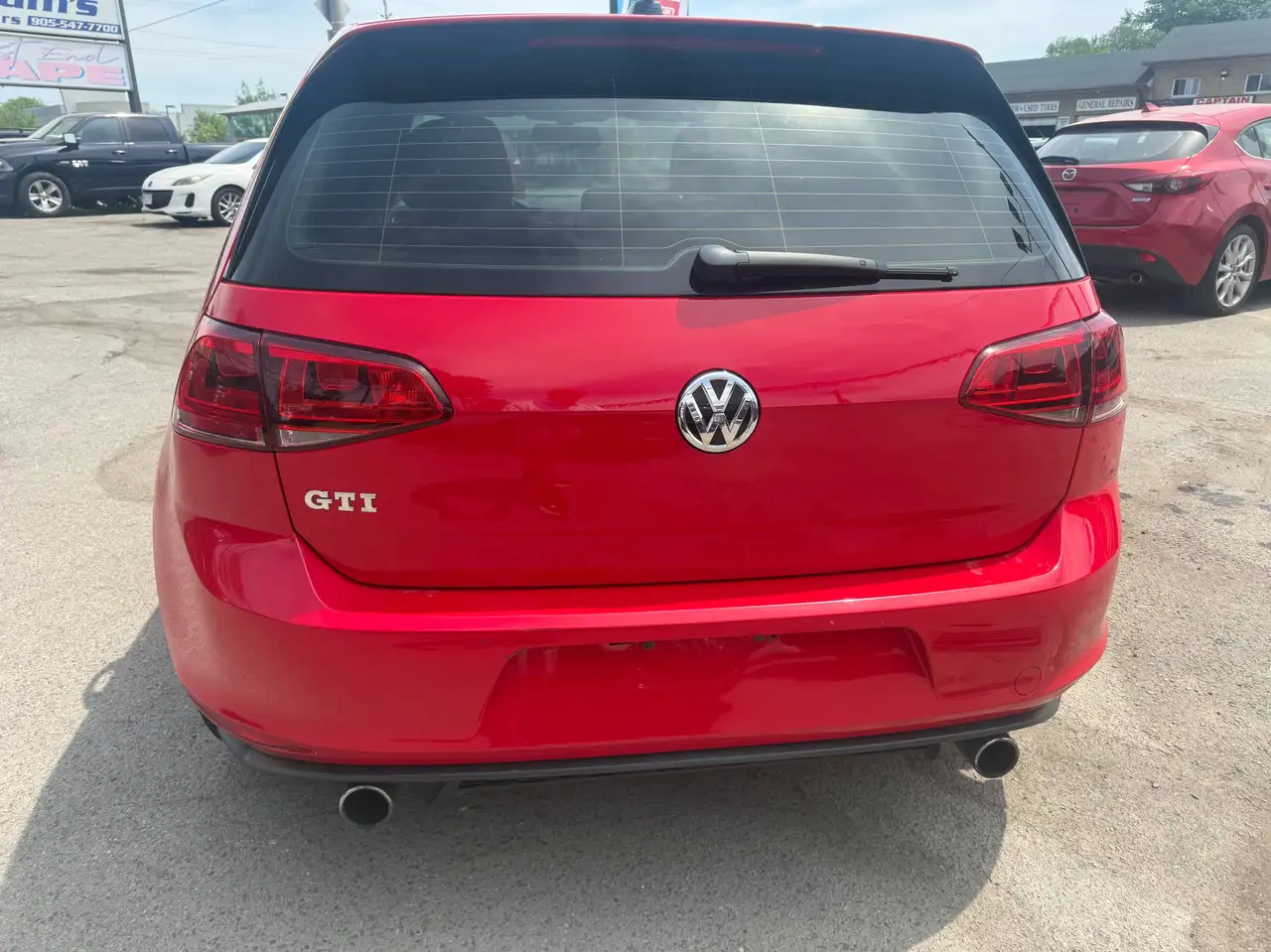 Volkswagen Golf GTI снимка Volkswagen Golf GTI