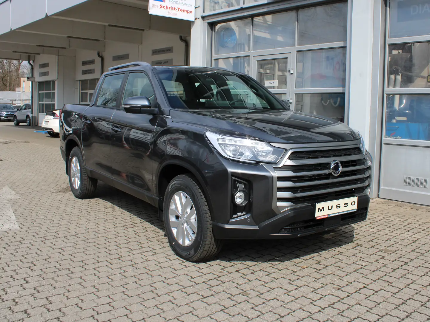 SsangYong Musso Musso 2,2D Bliss Šedá - 1