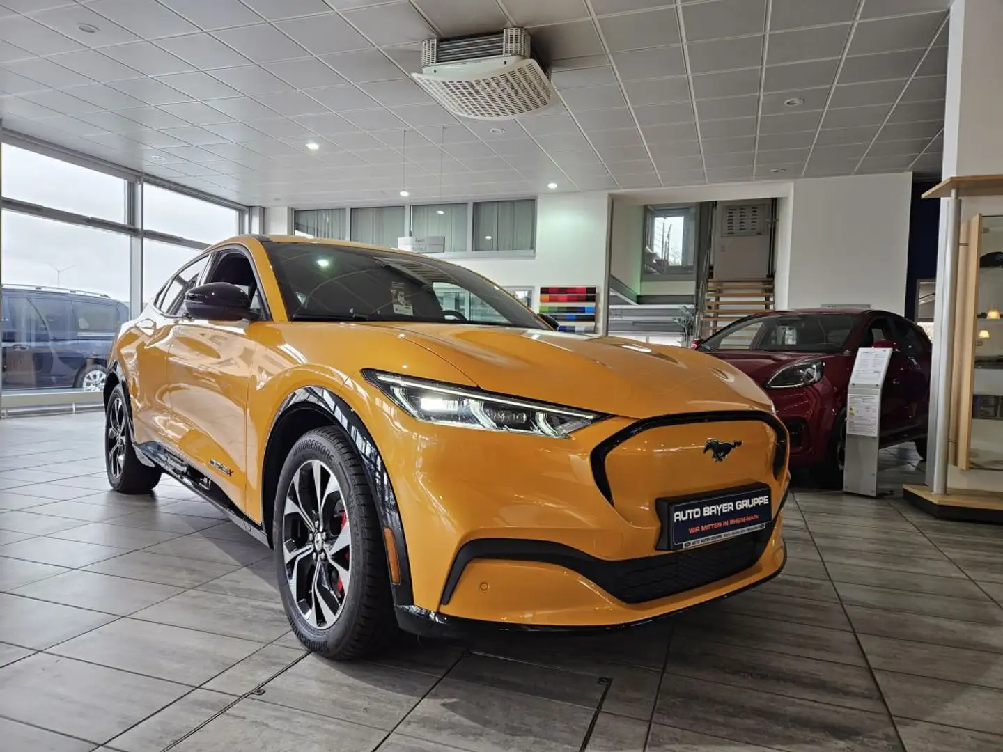 Ford Mustang Mach-E AWD PREMIUM Orange - 1