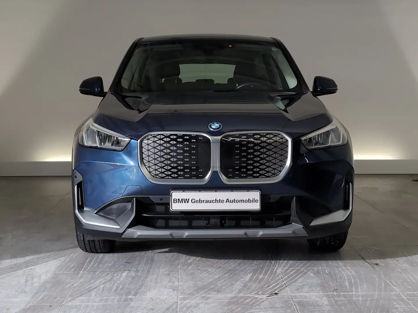 BMW iX1 xDrive30 Blau - 2
