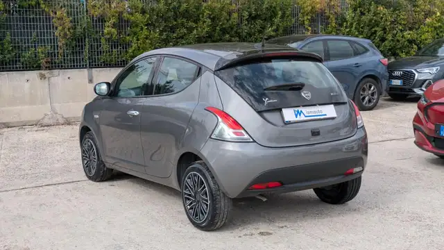 Lancia Ypsilon view 4