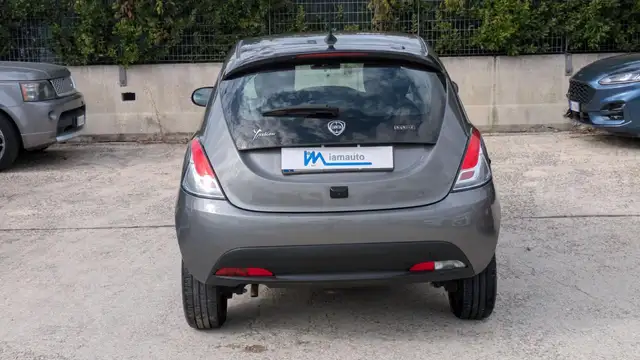 Lancia Ypsilon view 12