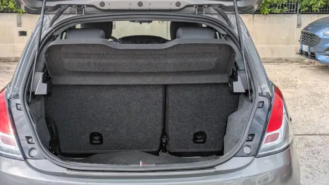 Lancia Ypsilon view 13