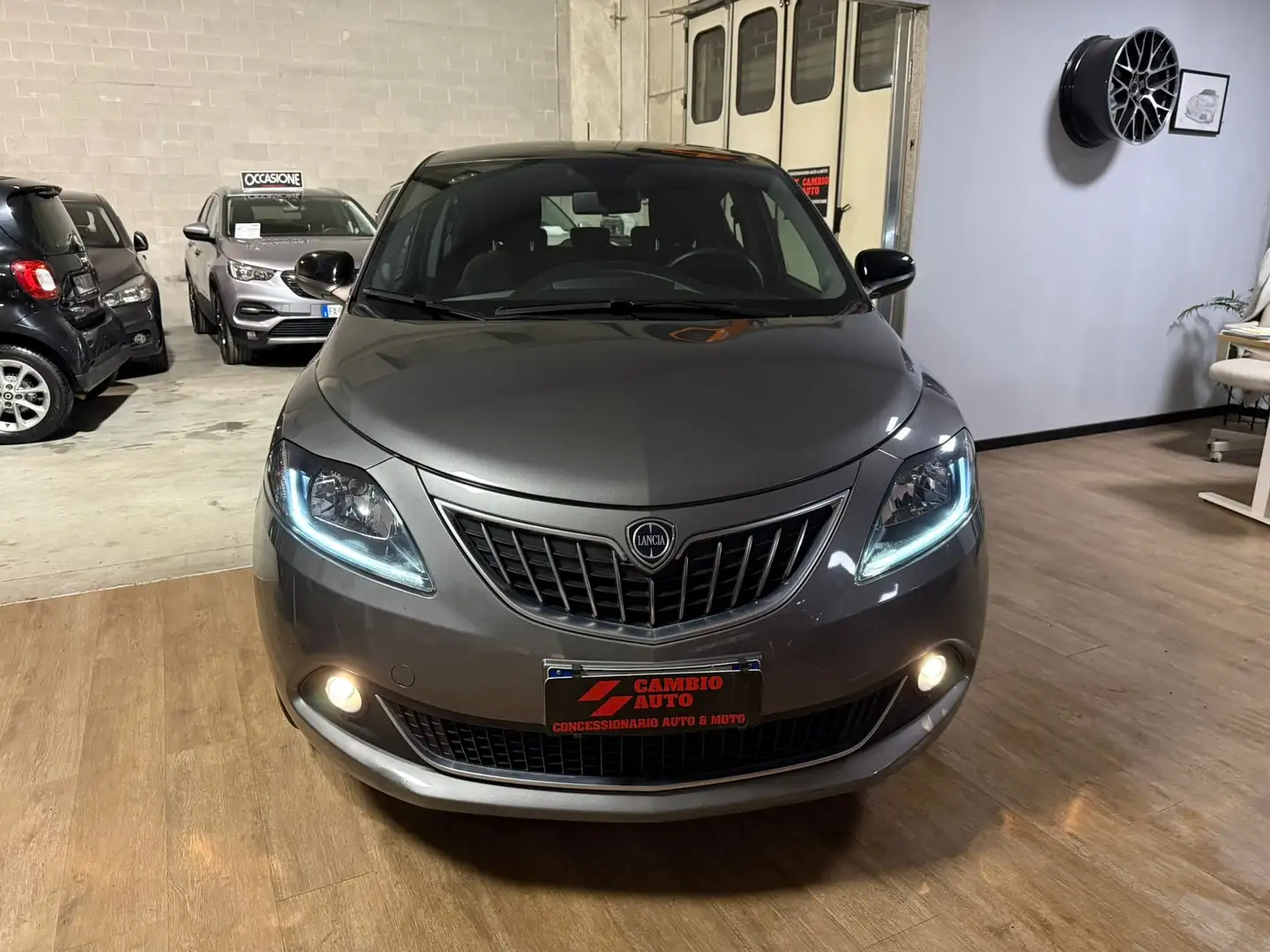 Lancia Ypsilon PROMO BLACK FRIDAY! 1.0 firefly hybrid Gold s Grijs - 2