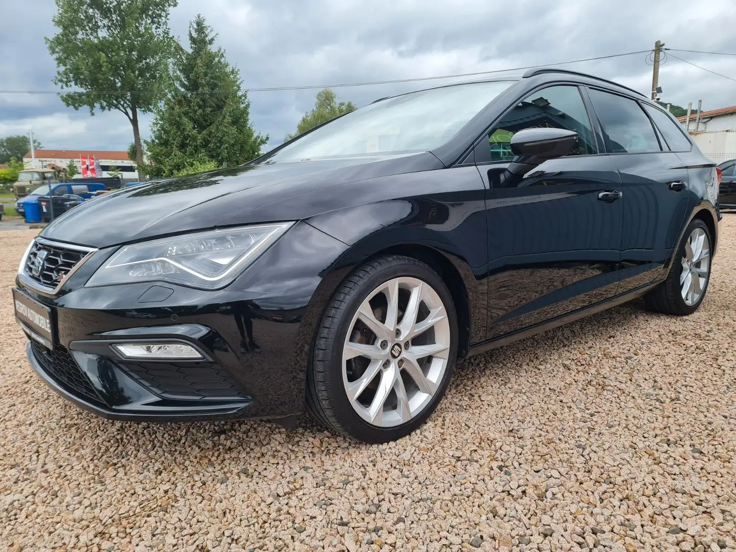 SEAT Leon ST FR Schwarz - 1