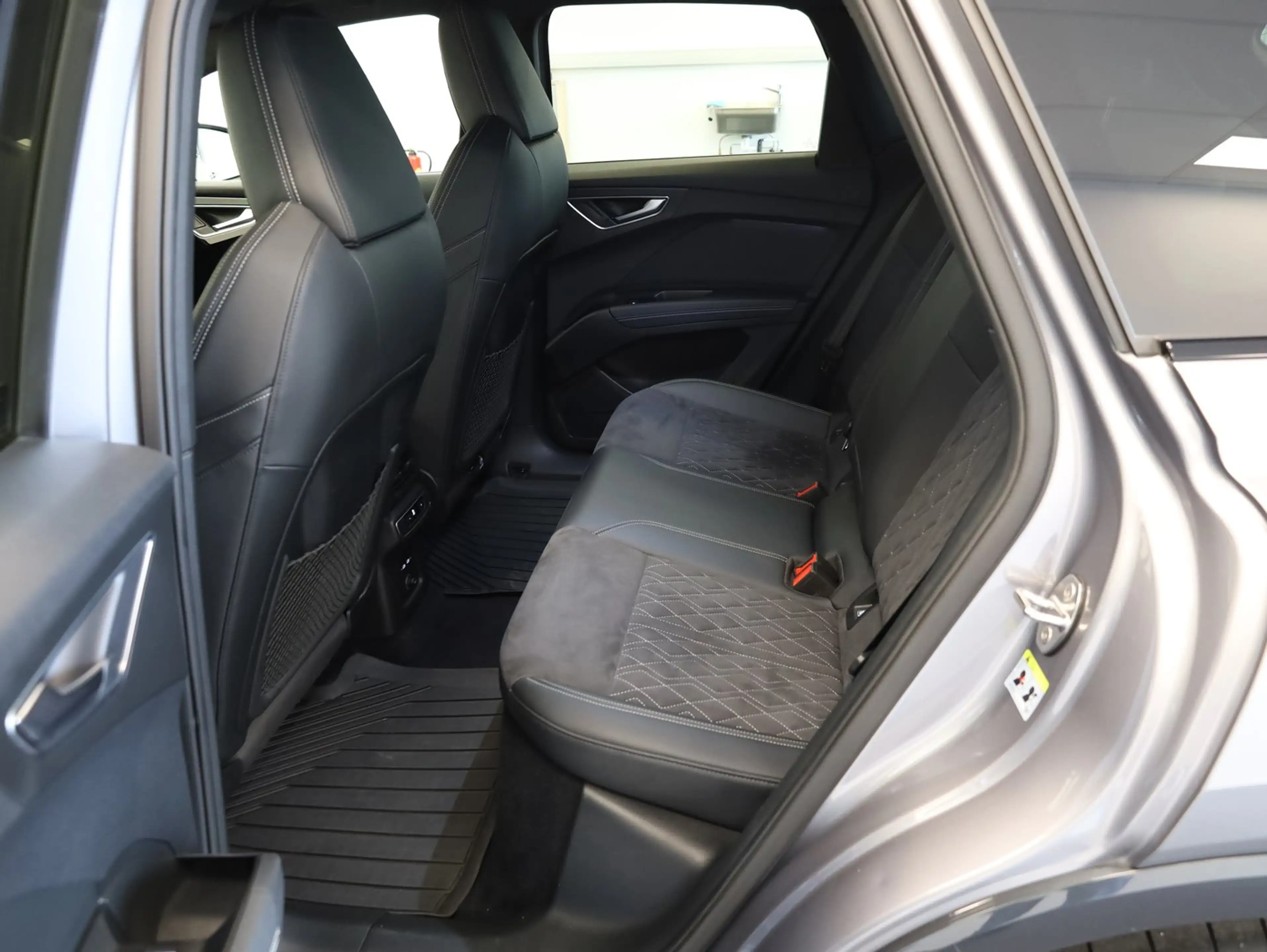 Audi Q4 e-tron Audi Q4 50 e-tron quattro — photo 11