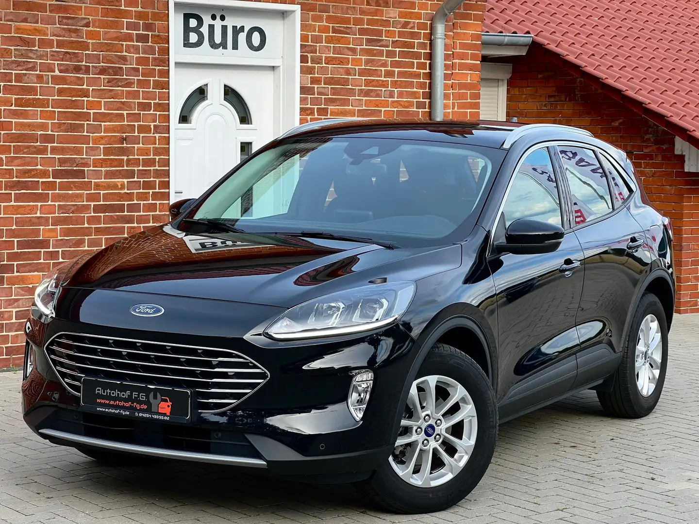 Ford Kuga Kuga Titanium*CARPLAY/SHZ/KEYLESS/STANDHEIZUNG* Zwart - 1