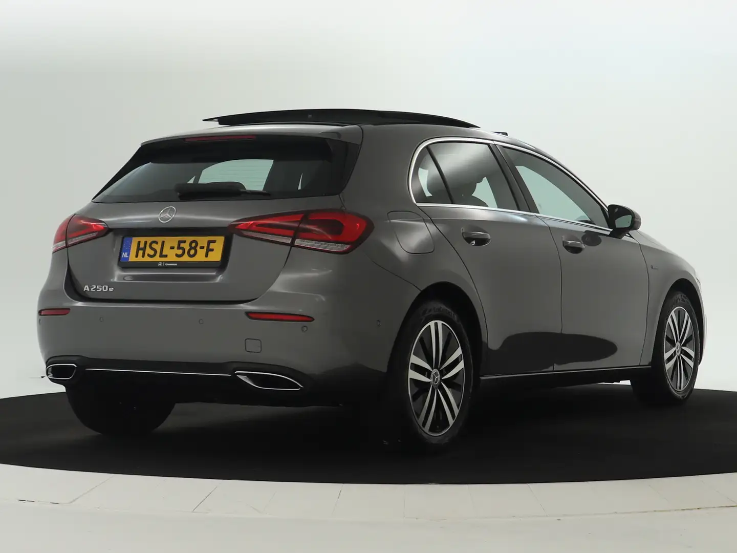 Mercedes-Benz A 250 e Progressive | Rijassistentie Pack | Panoramadak Grijs - 2