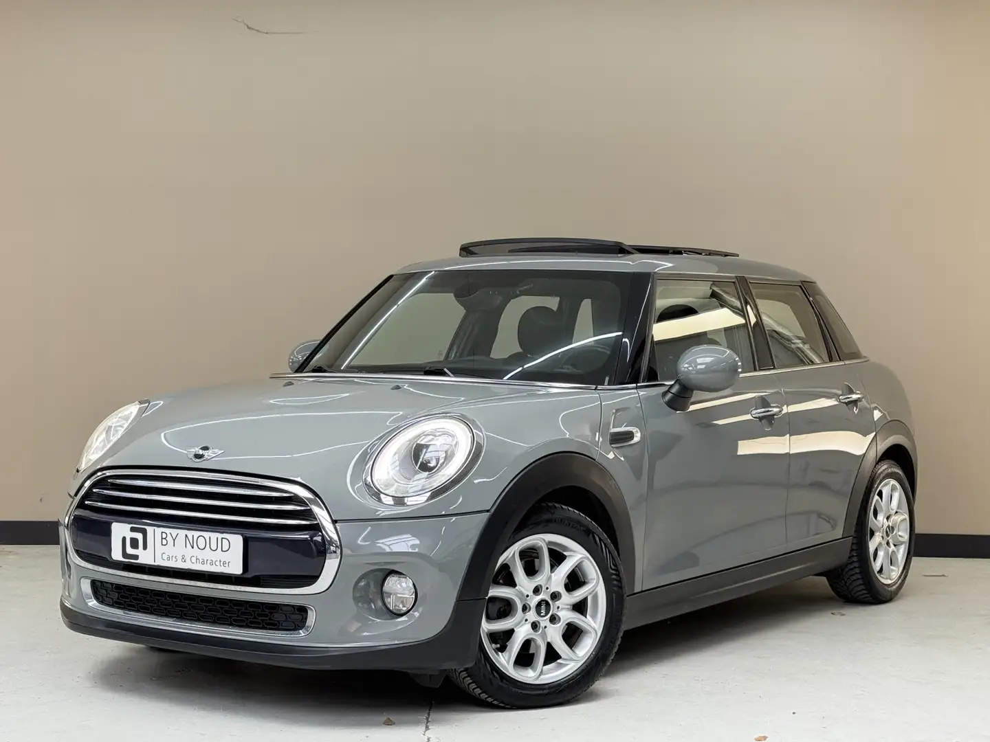 MINI Cooper Mini 1.5 135Pk, 2016, 1ste eigenaar, Panoramadak, Grijs - 1