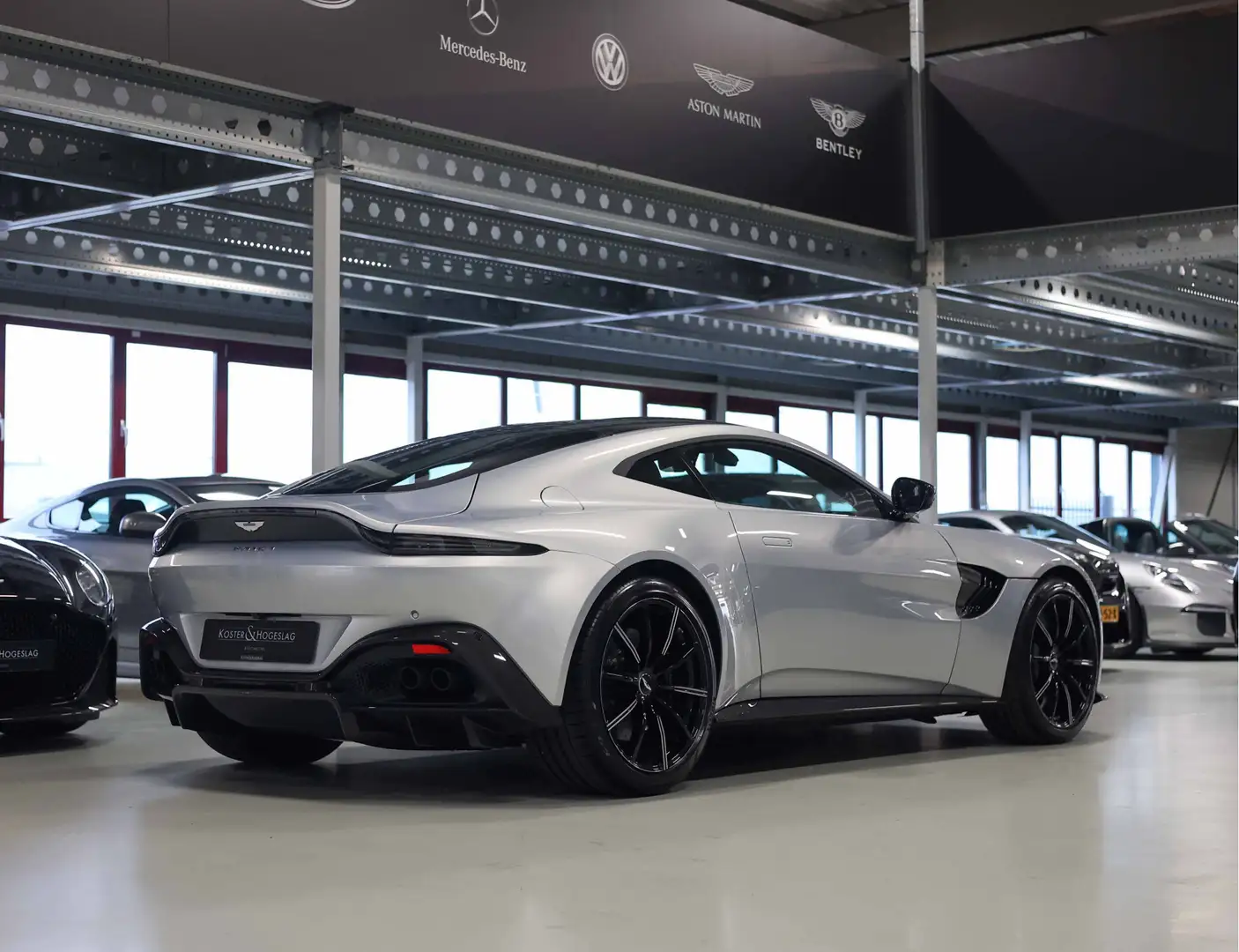 Aston Martin Vantage 4.0 V8 | Handbak - Carbon - Full option Zilver - 2
