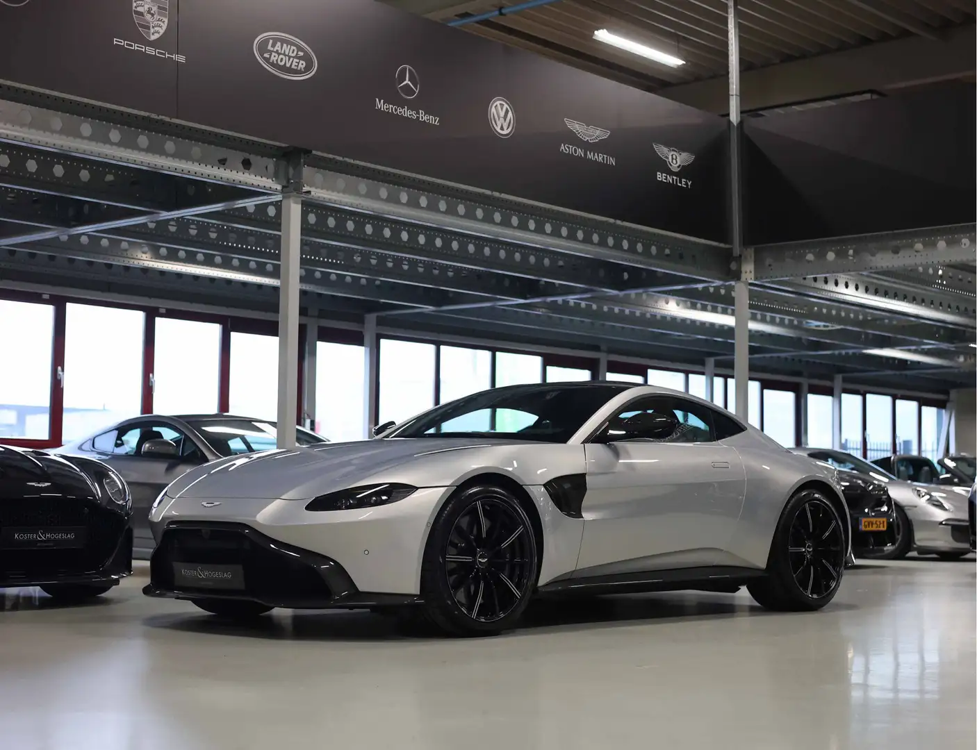 Aston Martin Vantage 4.0 V8 | Handbak - Carbon - Full option Zilver - 1
