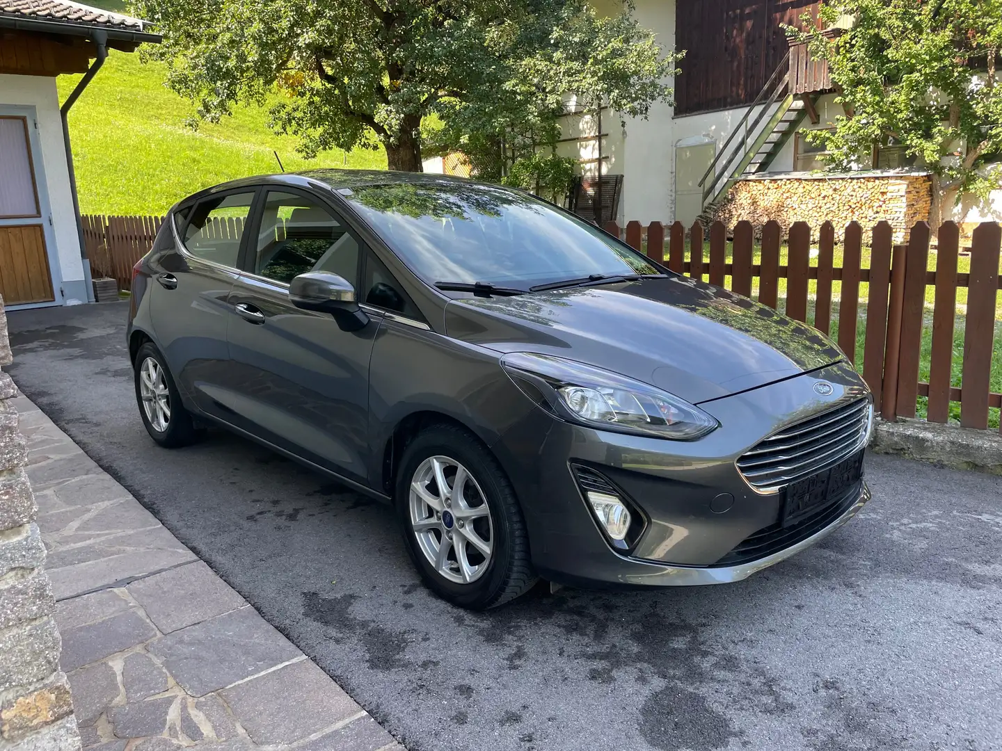 Ford Fiesta Fiesta 1,1 Titanium Grau - 1