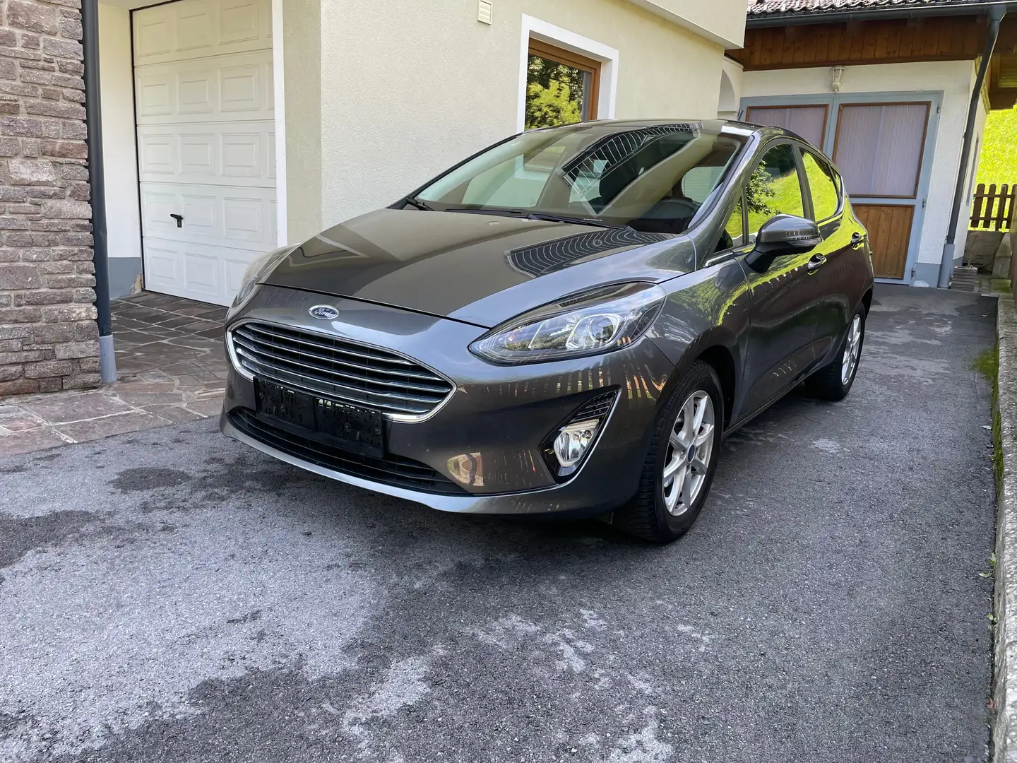 Ford Fiesta Fiesta 1,1 Titanium Grau - 2