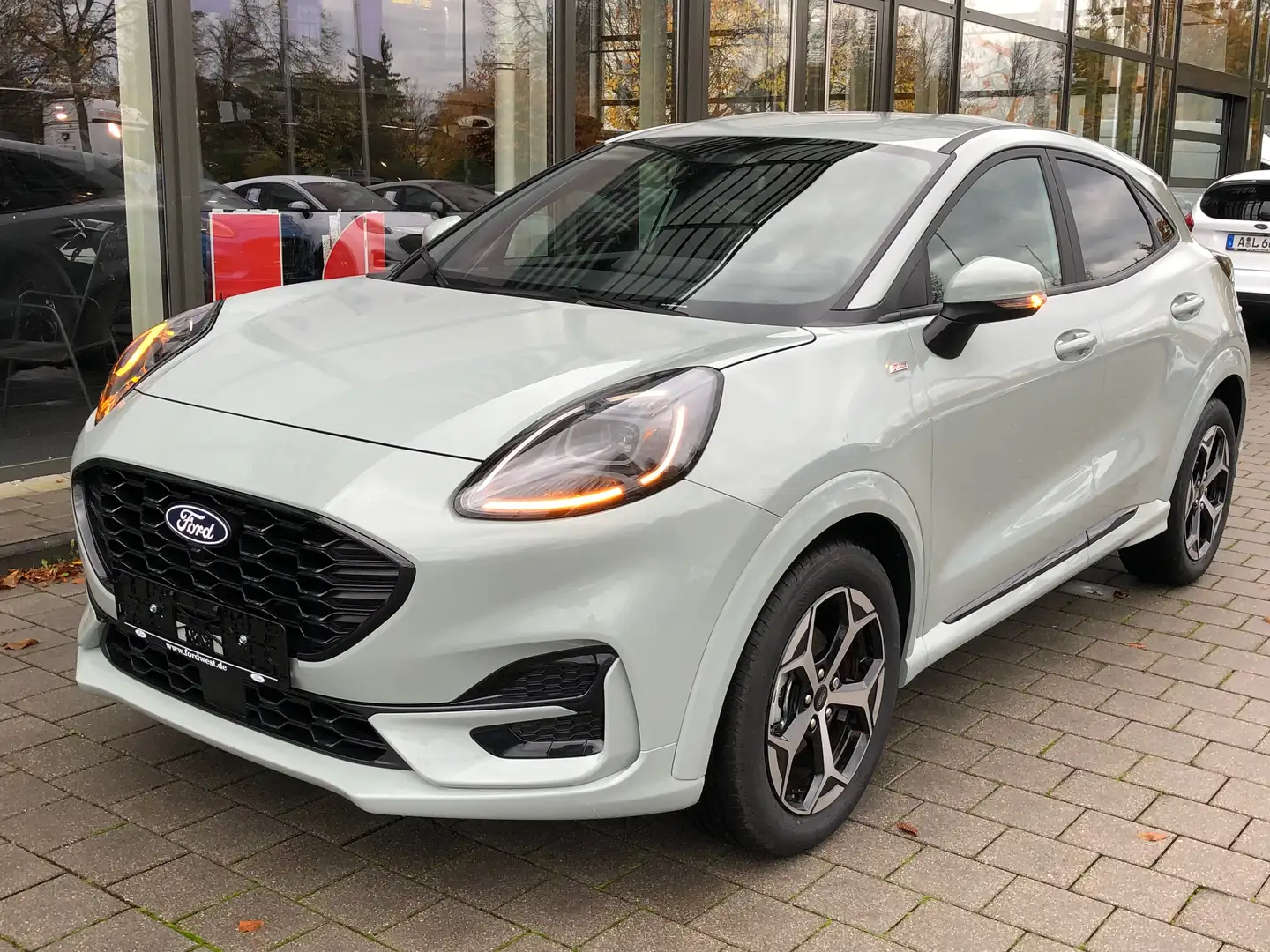 Ford Puma 749 Puma 1.0 EcoBoost Hybrid MHEV Autom. ST-Line Grijs - 2