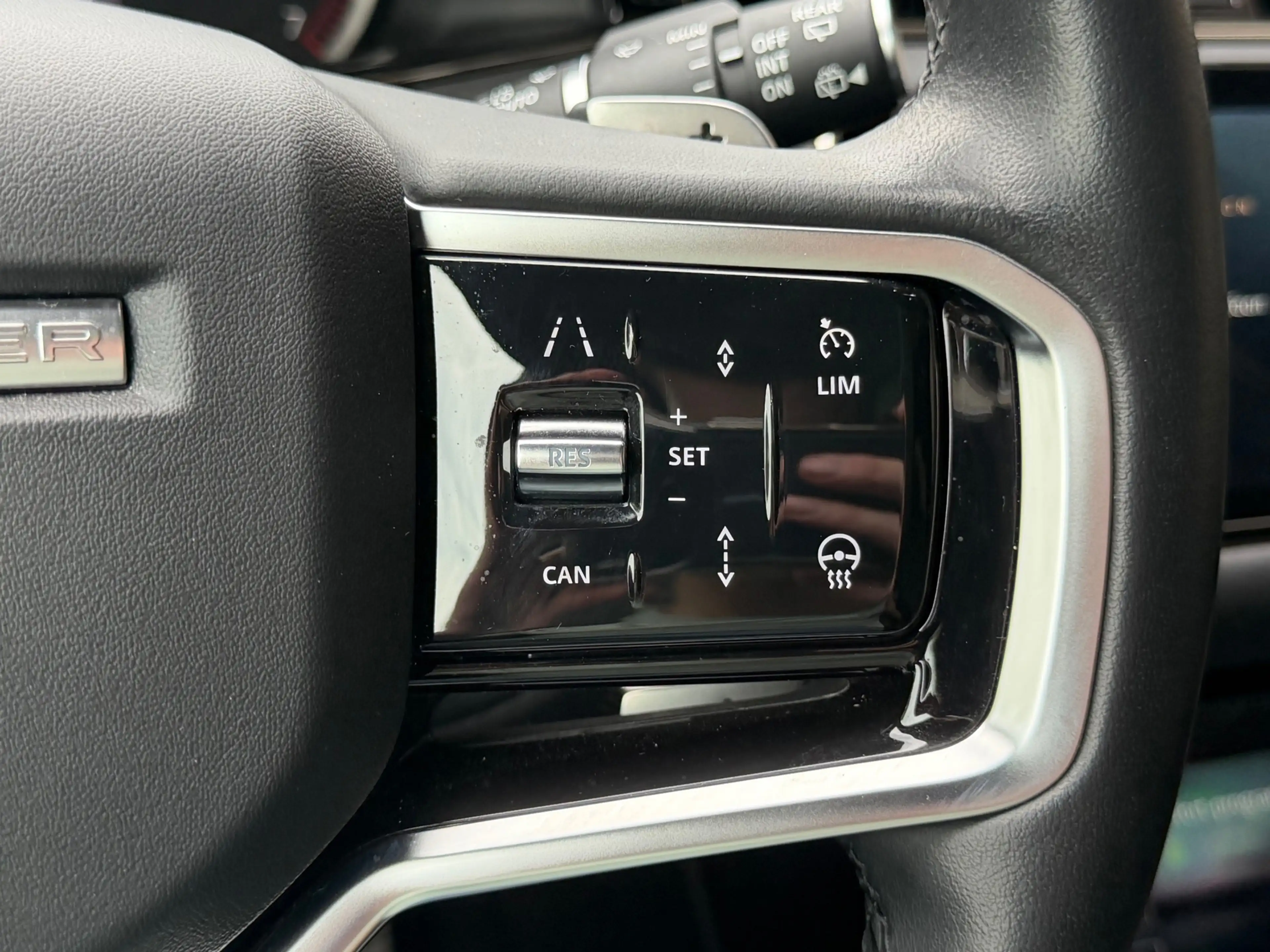 Land Rover Range Rover Evoque 1.5 P300e AWD R-Dynamic S / Pano / Meridian / Memo — photo 40