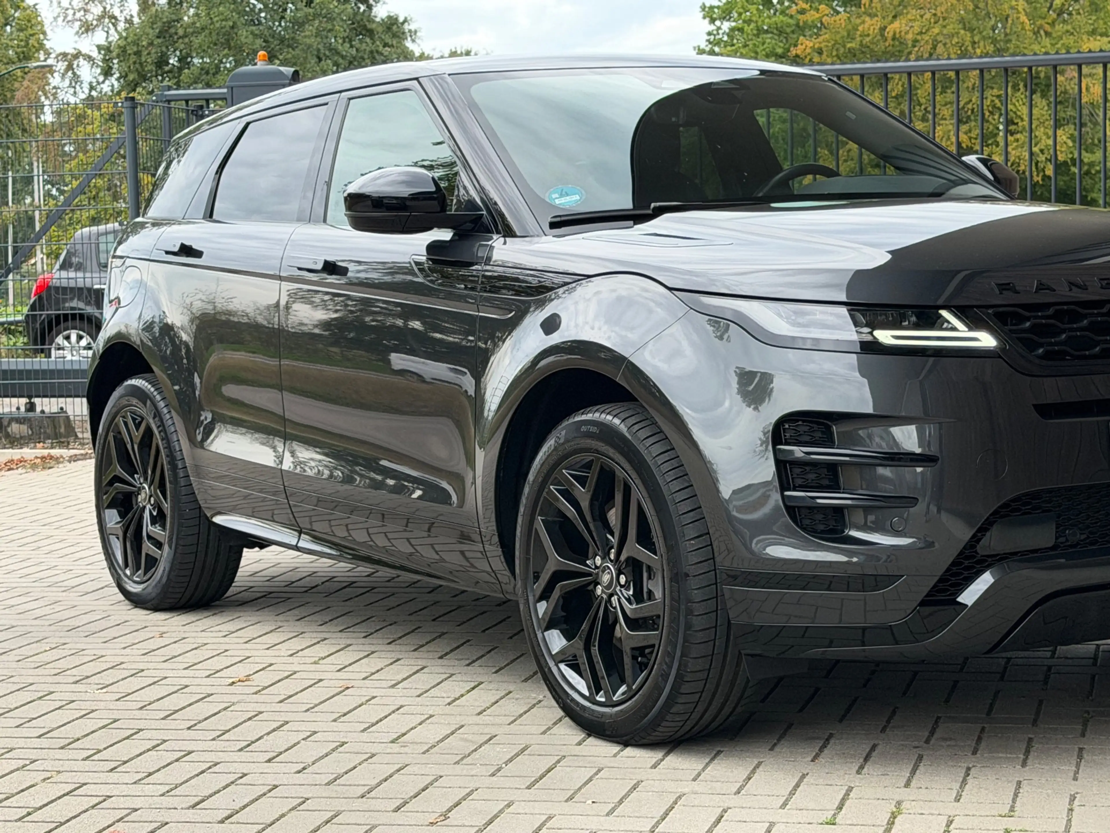 Land Rover Range Rover Evoque 1.5 P300e AWD R-Dynamic S / Pano / Meridian / Memo — photo 47
