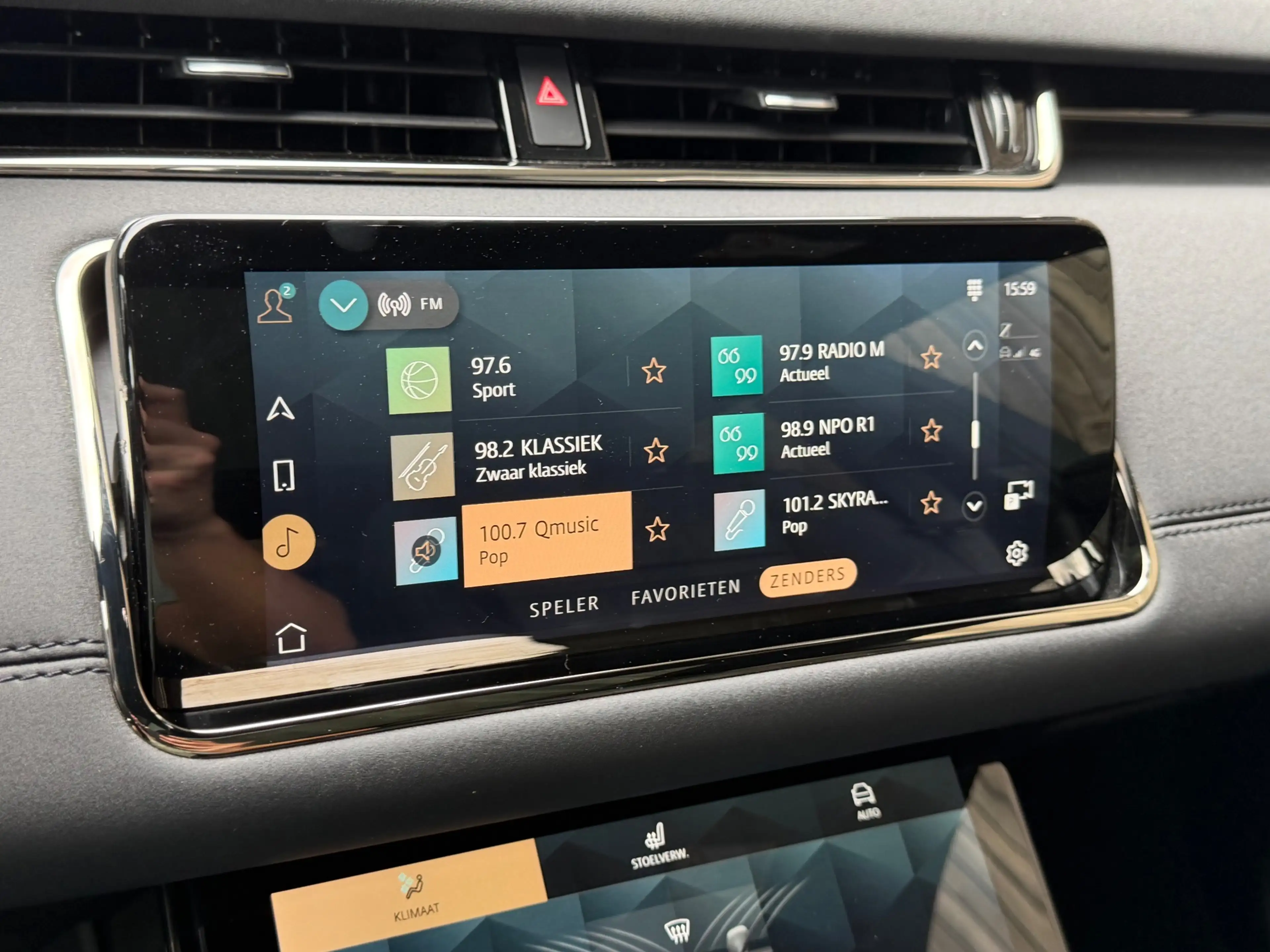 Land Rover Range Rover Evoque 1.5 P300e AWD R-Dynamic S / Pano / Meridian / Memo — photo 31