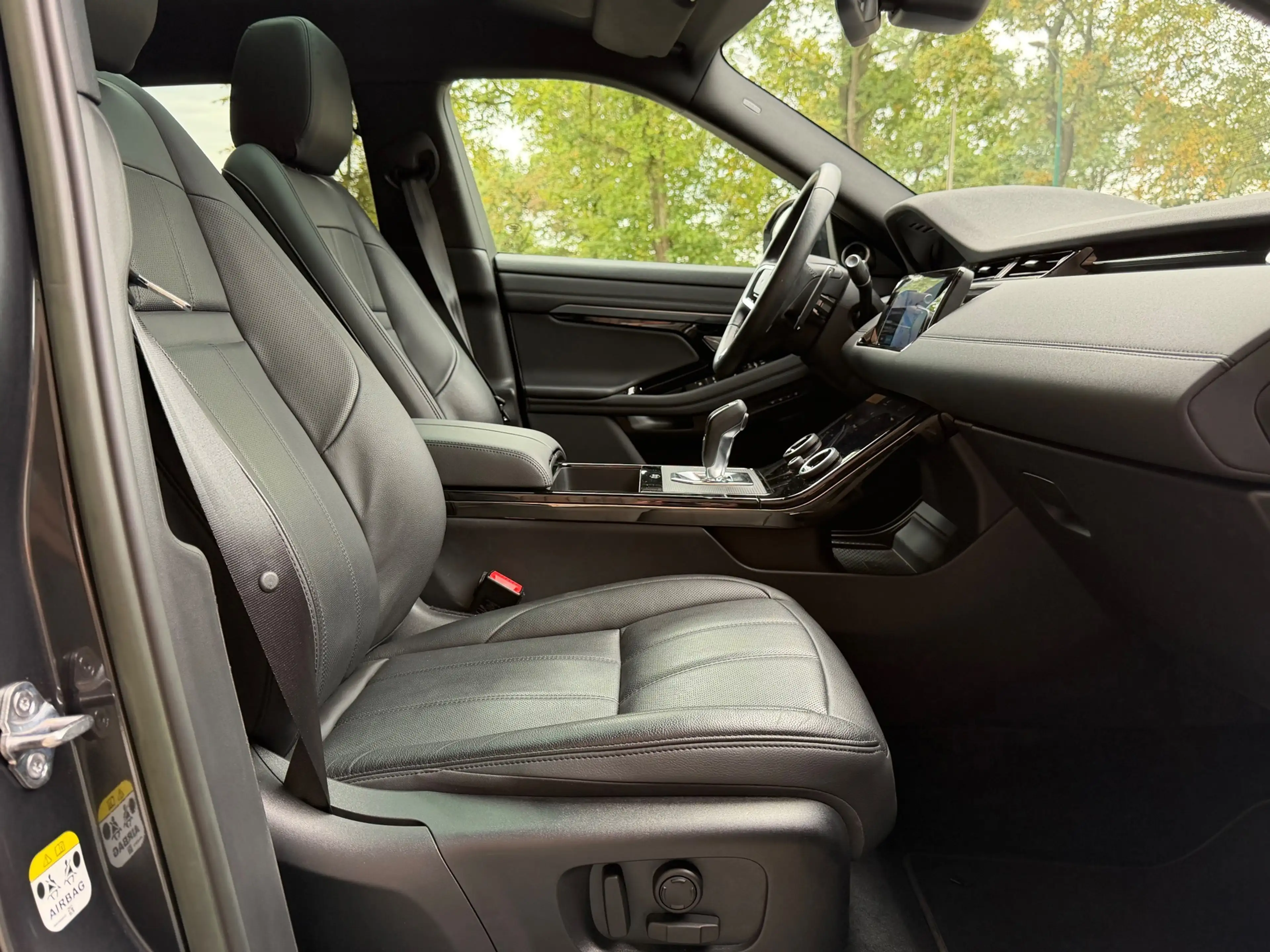 Land Rover Range Rover Evoque 1.5 P300e AWD R-Dynamic S / Pano / Meridian / Memo — photo 13