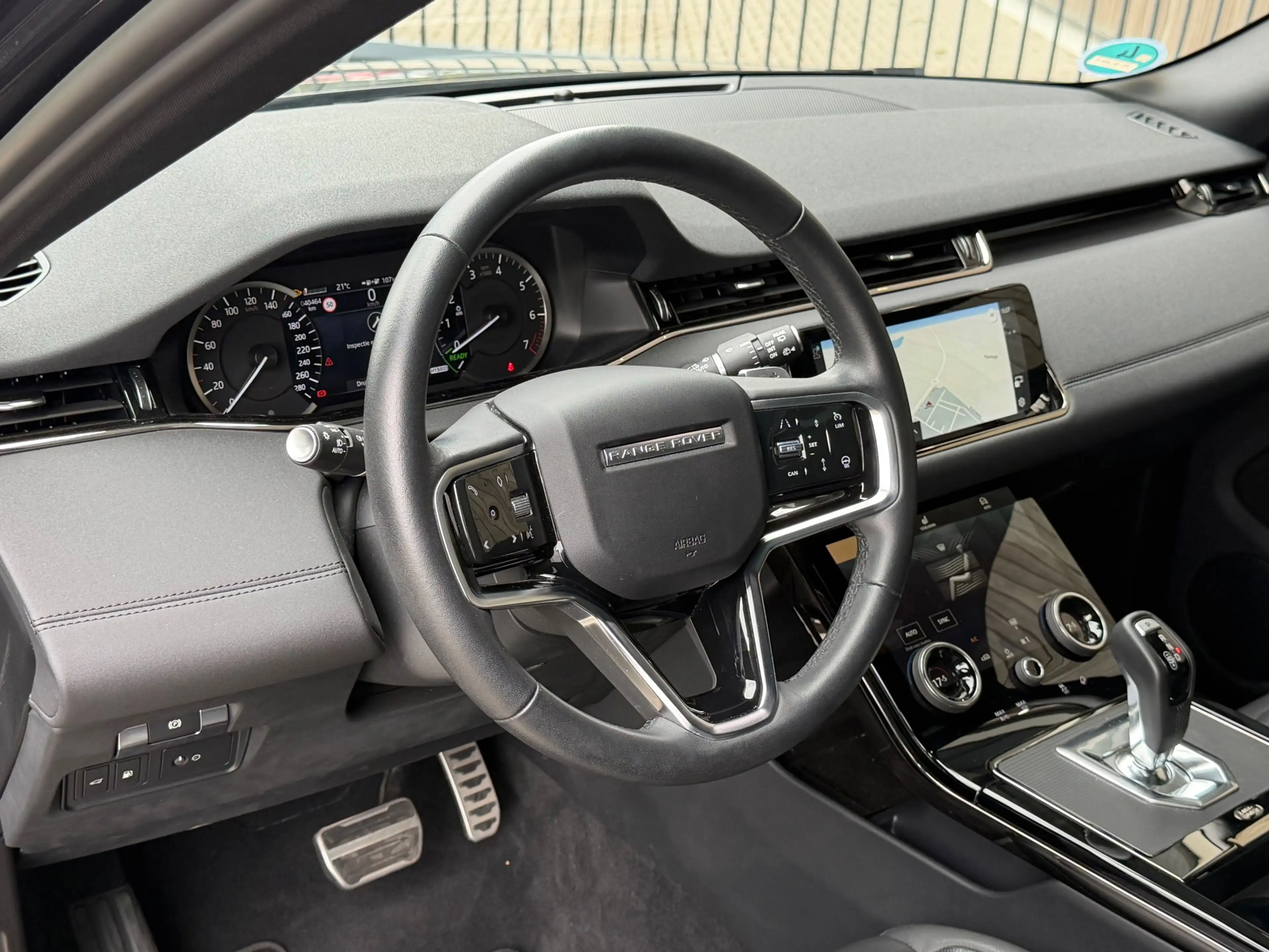 Land Rover Range Rover Evoque 1.5 P300e AWD R-Dynamic S / Pano / Meridian / Memo — photo 27