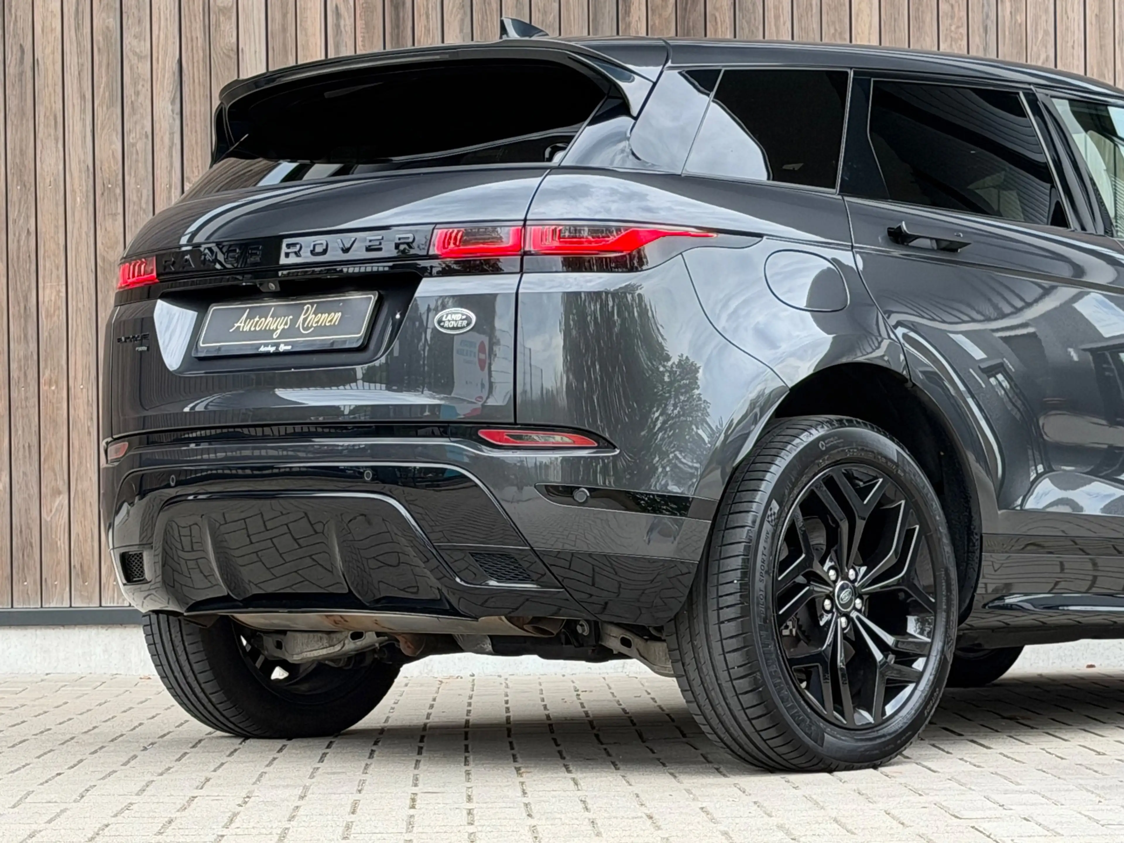 Land Rover Range Rover Evoque 1.5 P300e AWD R-Dynamic S / Pano / Meridian / Memo — photo 44