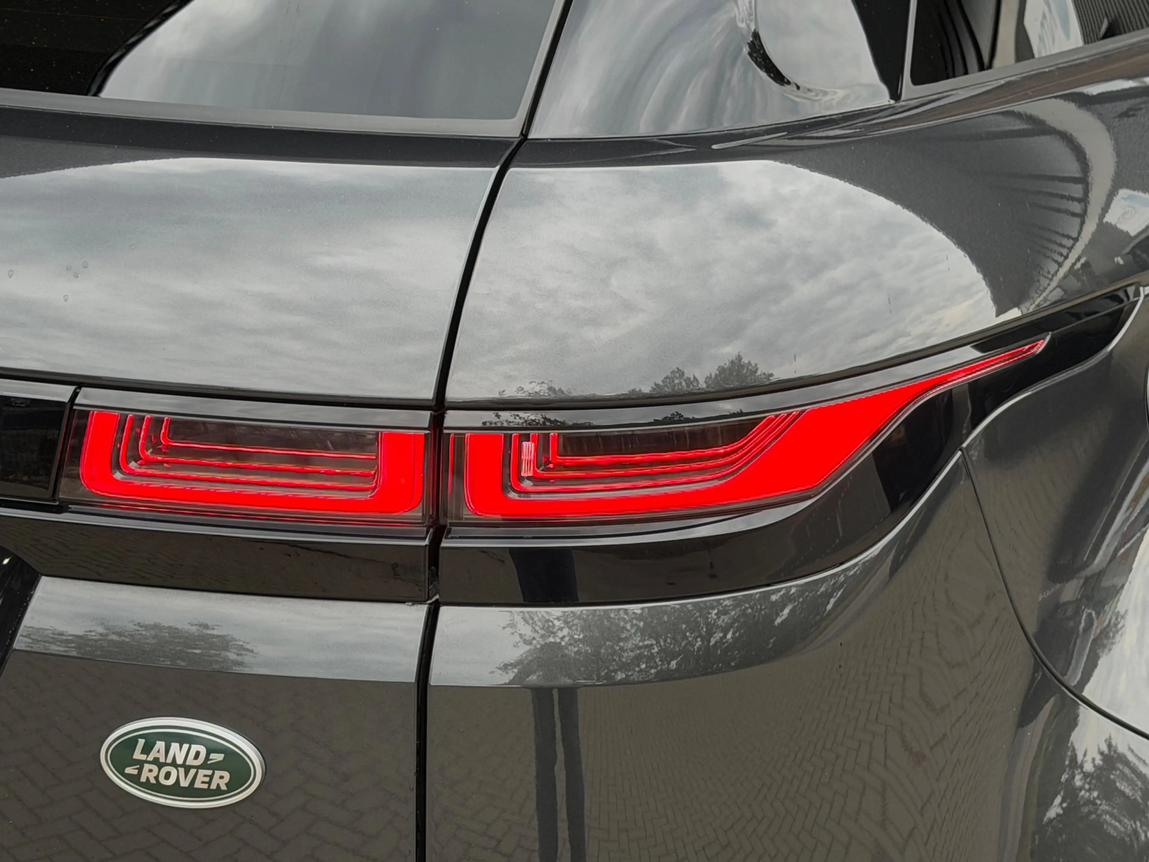 Land Rover Range Rover Evoque 1.5 P300e AWD R-Dynamic S / Pano / Meridian / Memo — photo 46