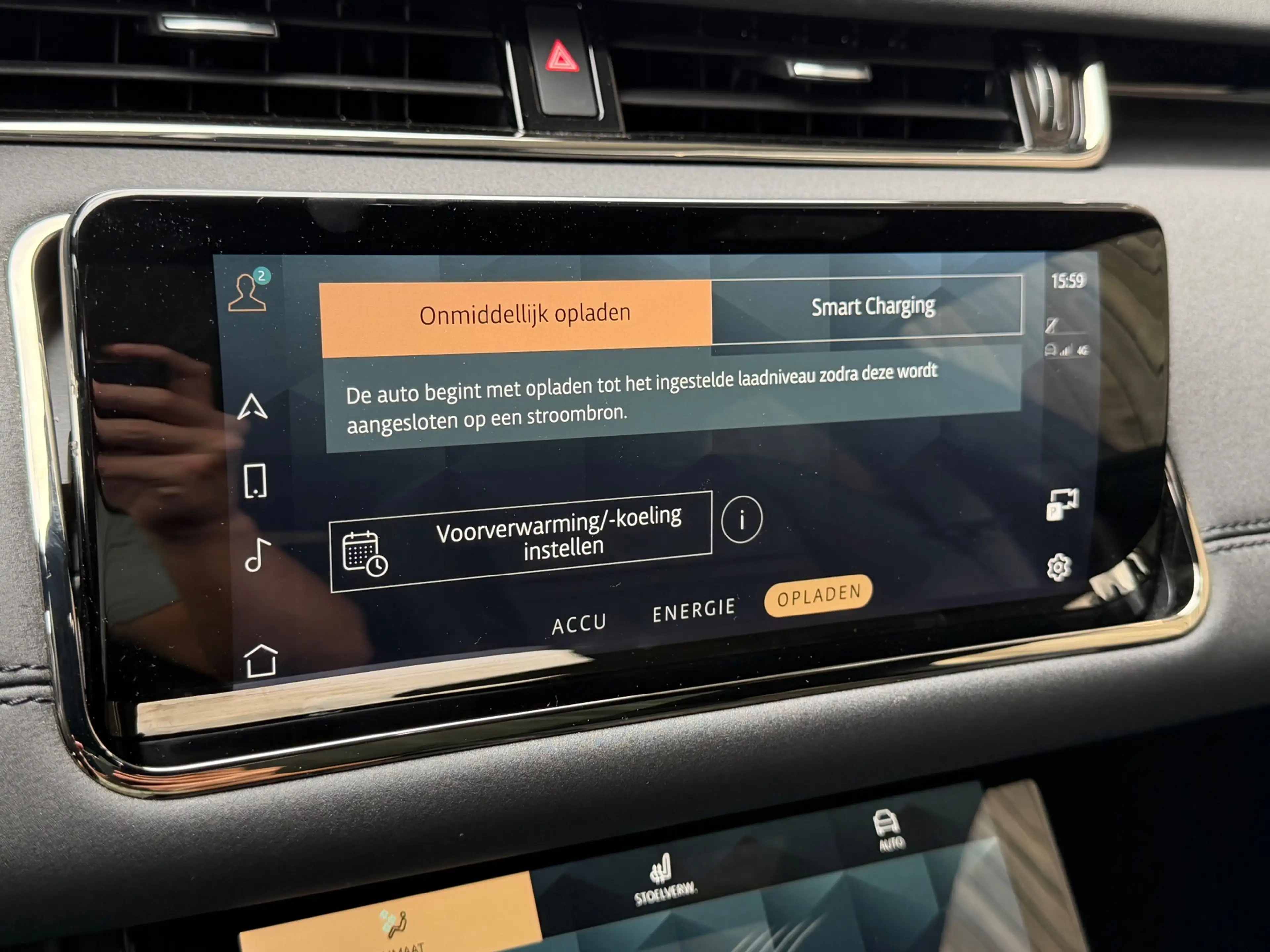 Land Rover Range Rover Evoque 1.5 P300e AWD R-Dynamic S / Pano / Meridian / Memo — photo 32