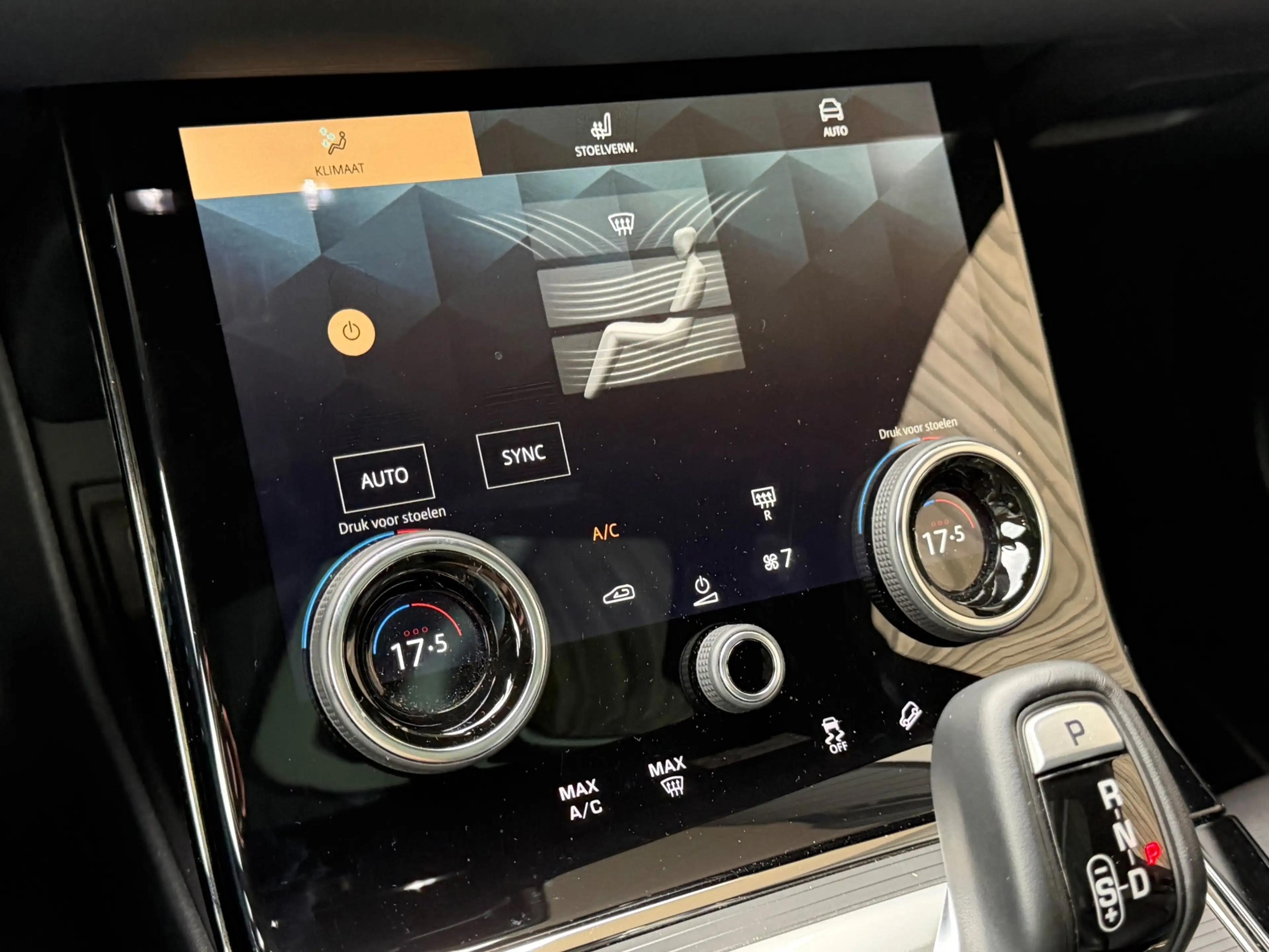 Land Rover Range Rover Evoque 1.5 P300e AWD R-Dynamic S / Pano / Meridian / Memo — photo 36
