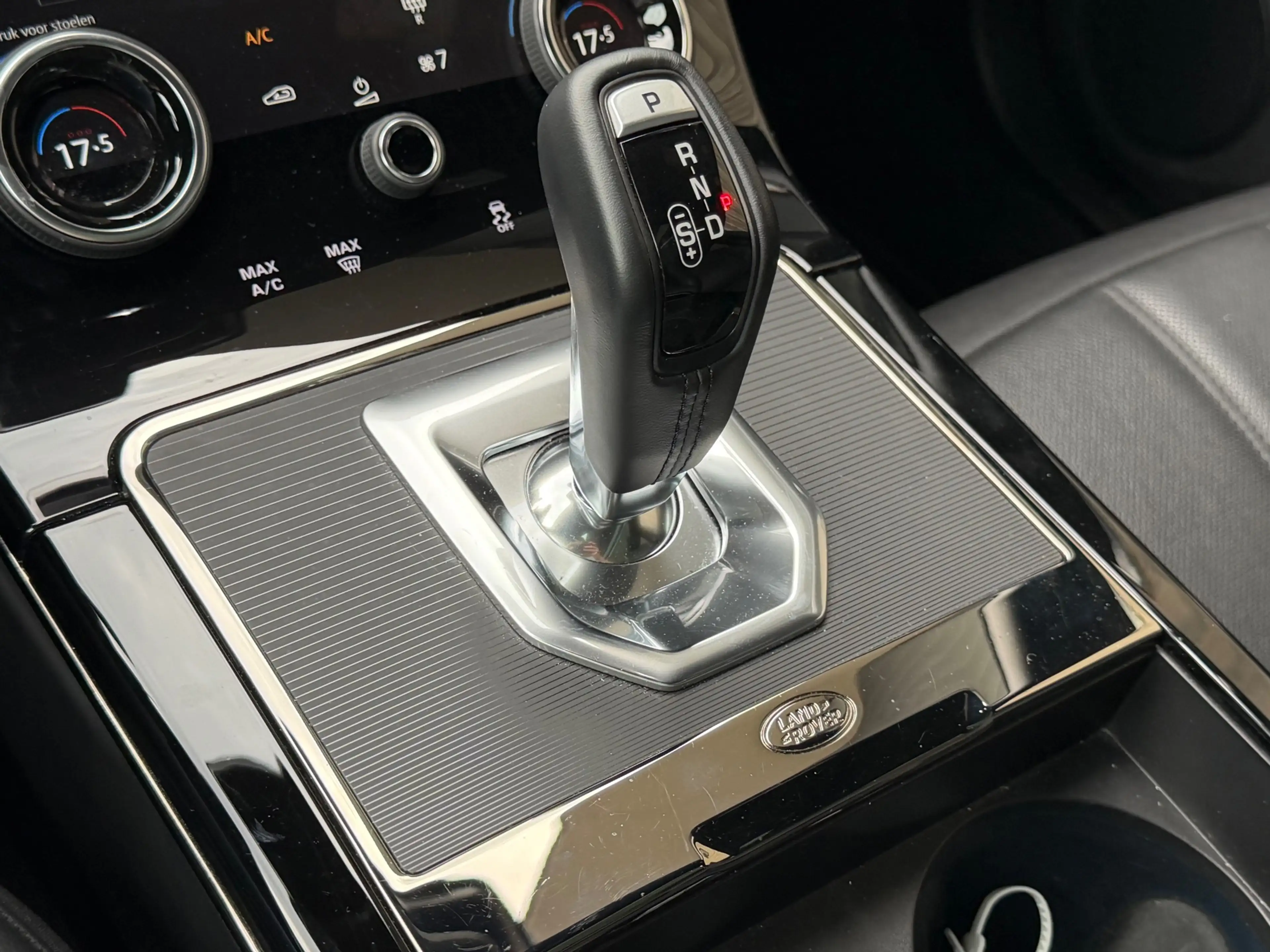 Land Rover Range Rover Evoque 1.5 P300e AWD R-Dynamic S / Pano / Meridian / Memo — photo 39