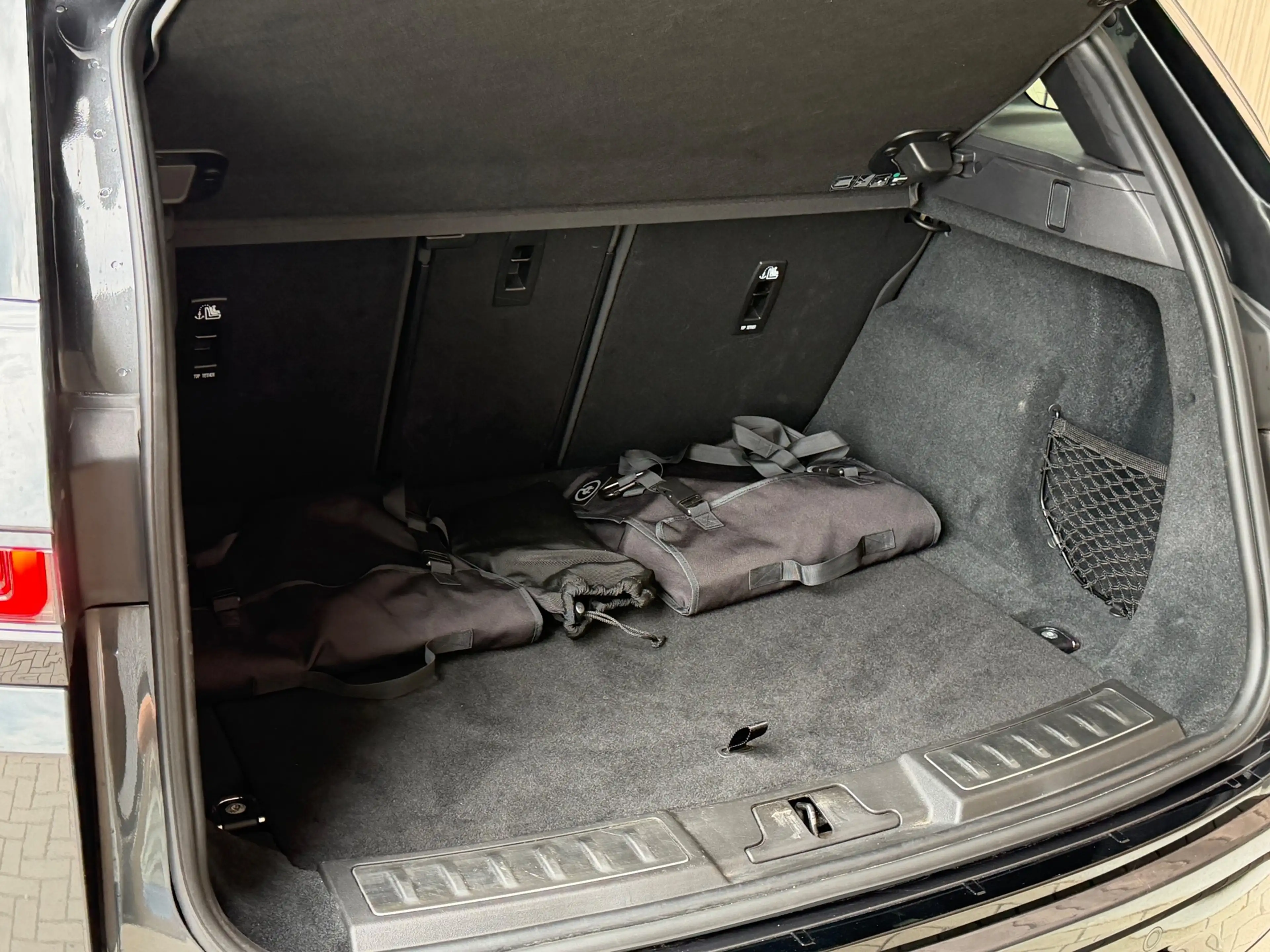 Land Rover Range Rover Evoque 1.5 P300e AWD R-Dynamic S / Pano / Meridian / Memo — photo 11