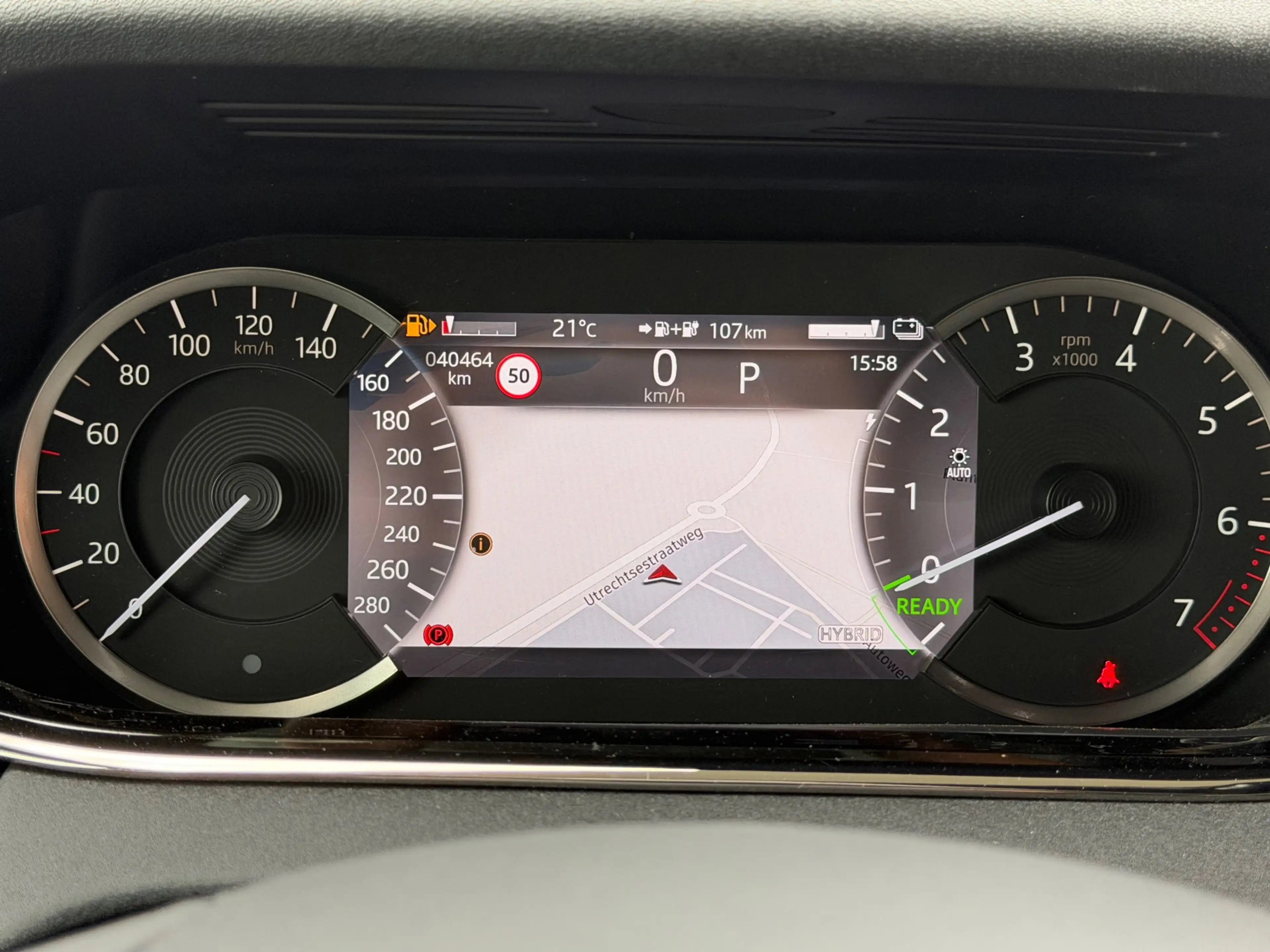 Land Rover Range Rover Evoque 1.5 P300e AWD R-Dynamic S / Pano / Meridian / Memo — photo 28