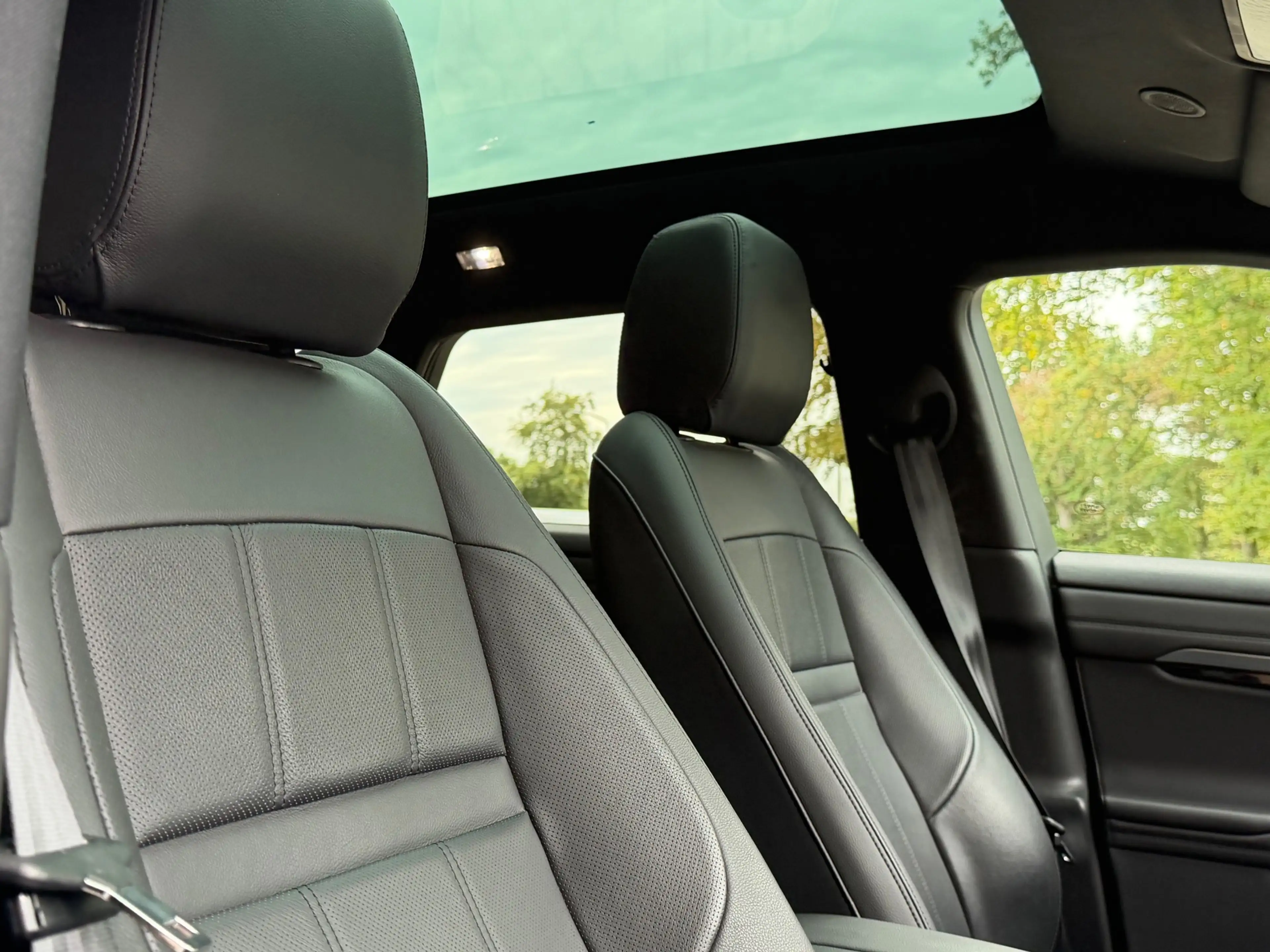 Land Rover Range Rover Evoque 1.5 P300e AWD R-Dynamic S / Pano / Meridian / Memo — photo 15