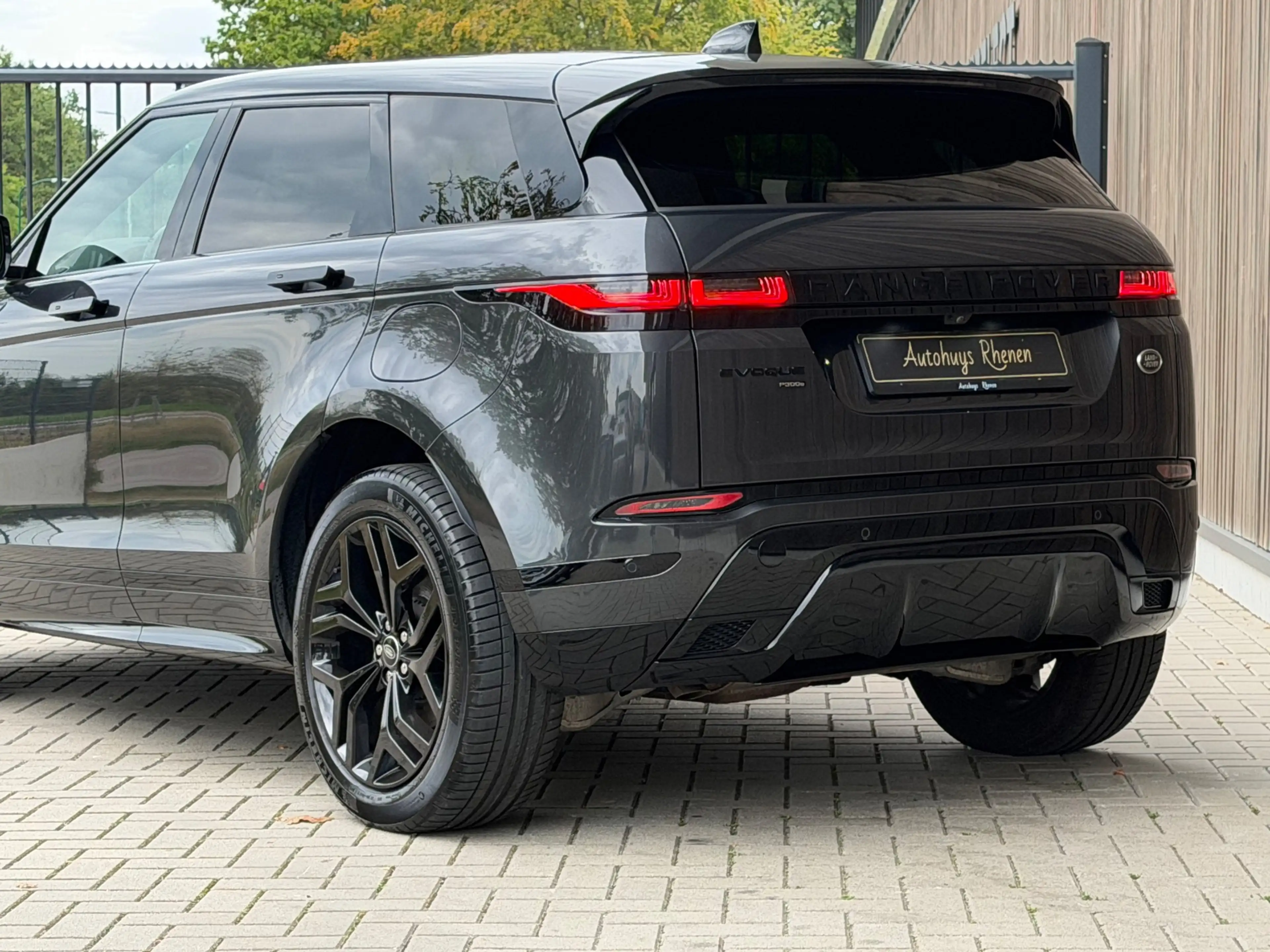 Land Rover Range Rover Evoque 1.5 P300e AWD R-Dynamic S / Pano / Meridian / Memo — photo 10