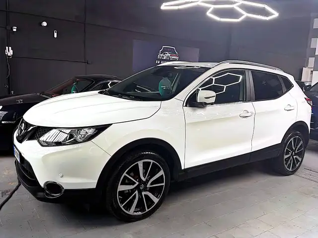 2015 Nissan Qashqai in White for sale