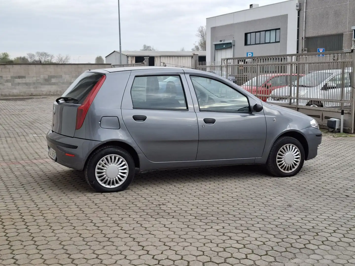 Fiat Punto 5p 1.2 Dynamic *UNICO PROPRIETARIO* Grigio - 2