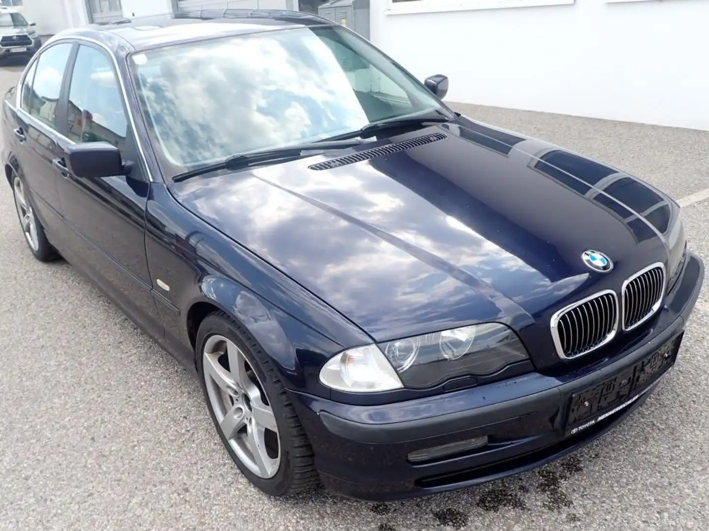 BMW 330 Blau - 1