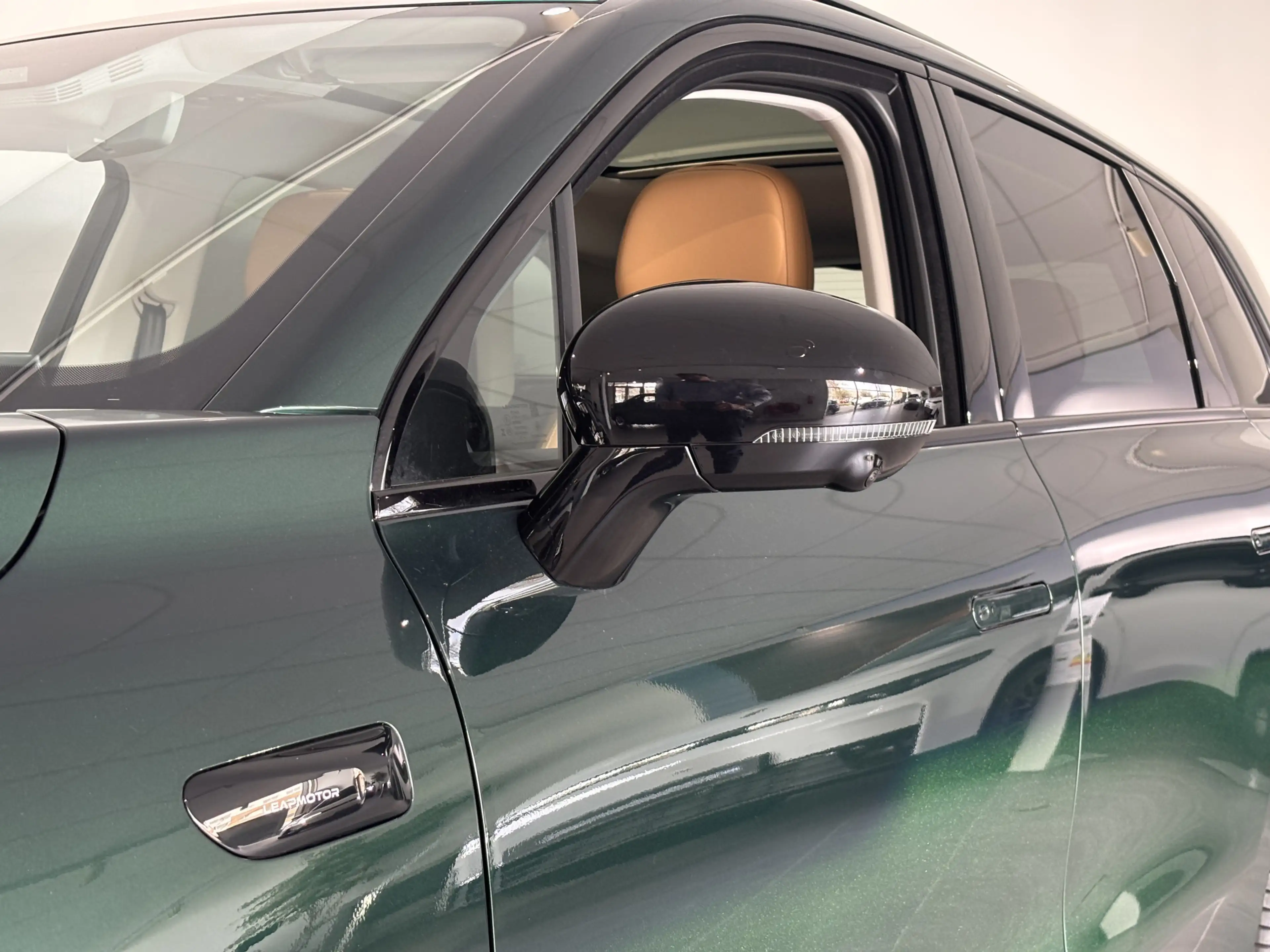 Leapmotor C10 Design Pro 69.9 kWh Volledig Elektrisch Automaat m — photo 4
