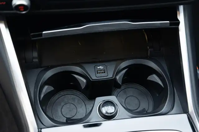 BMW 3 Series view 11