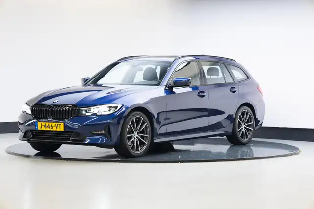 BMW 3 Series view 24