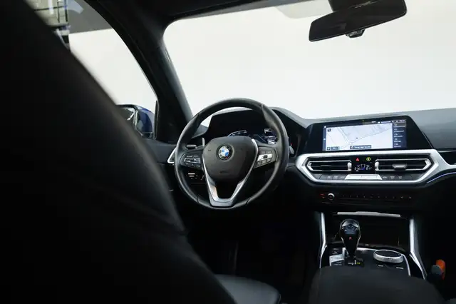 BMW 3 Series view 15