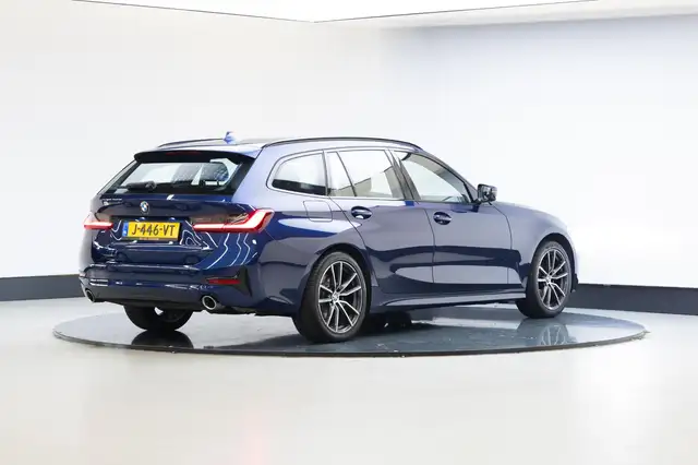 BMW 3 Series view 27