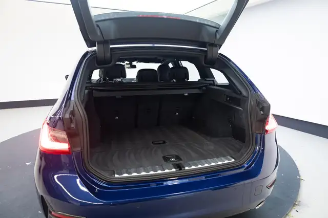 BMW 3 Series view 21