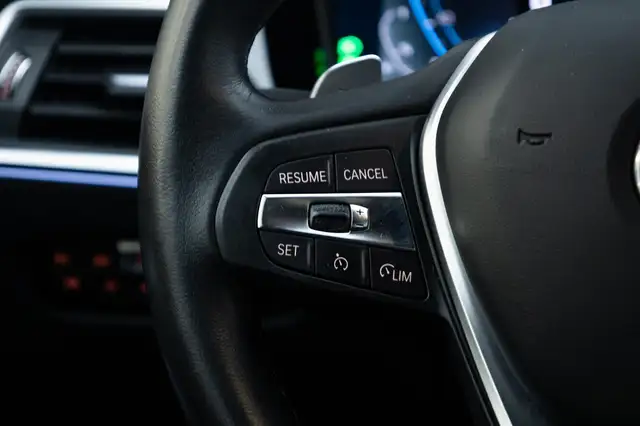 BMW 3 Series view 18