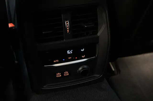 BMW 3 Series view 9