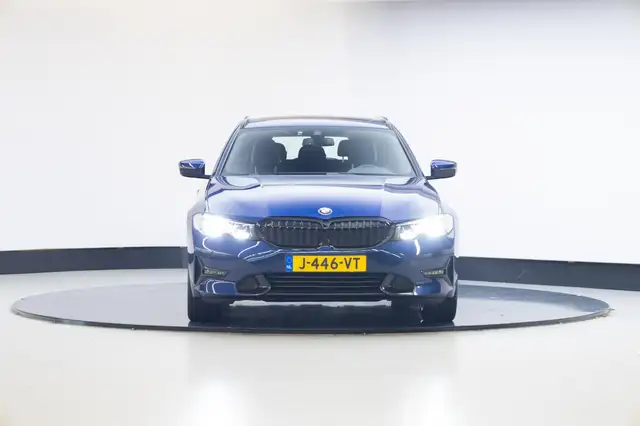 BMW 3 Series view 23