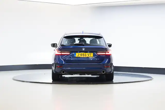 BMW 3 Series view 26
