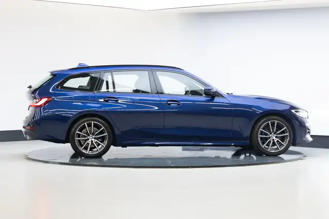 BMW 3 Series view 28