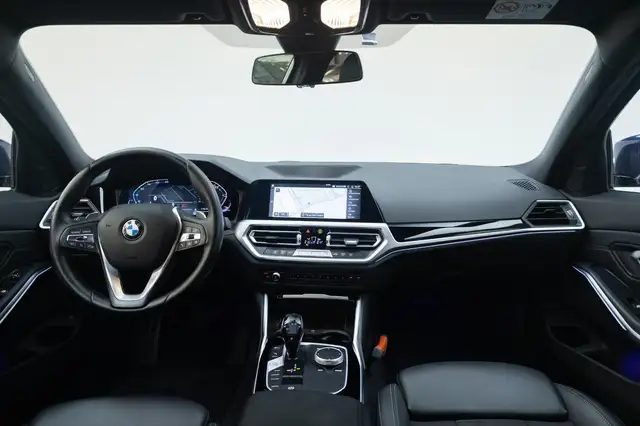 BMW 3 Series view 5